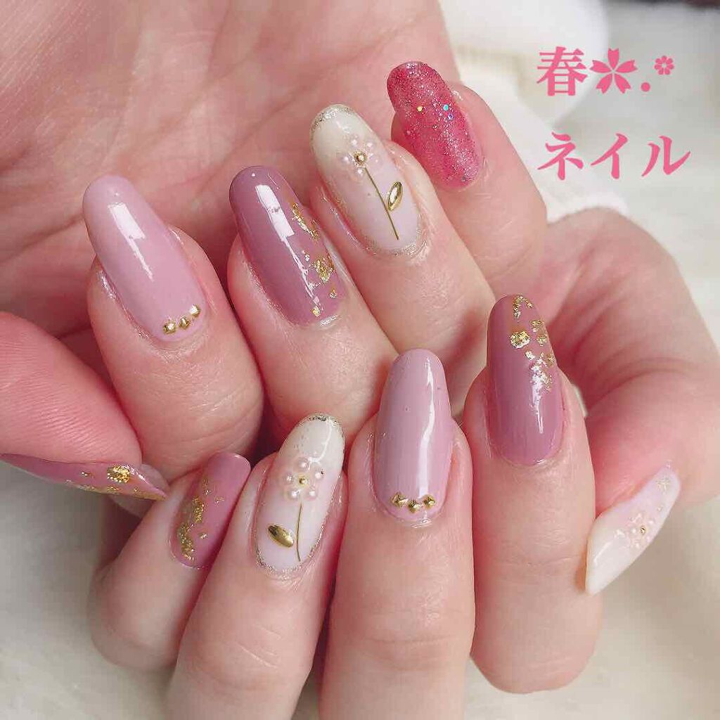 スタッズネイルのネイルデザイン