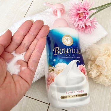 Bouncia バウンシア ボディソープ エアリーブーケの香りのクチコミ「
とろみがある液体タイプ✨

ナイロンタオルで泡だててみると、
泡立ちが良くて、
とても濃密な.....」（2枚目）