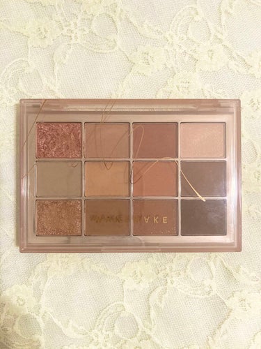 WAKEMAKE　SOFT BLURRING EYE PALETTE
（04）
今回は毎日メイク、休日メイクどちらにも使える万能アイシャドウパレットを紹介します✨

このパレットは、最近少しずつYouT