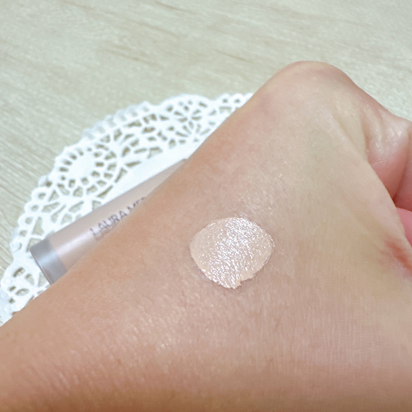 リアル フローレス ウェイトレス パーフェクティング コンシーラー/ローラ メルシエ/リキッドコンシーラーを使ったクチコミ(6枚目)