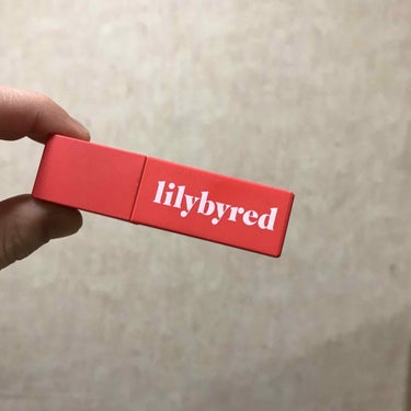 lilybyred リップティントの05番！
名前は「グレープフルーツのふり」と書いてありました笑

写真の腕が見苦しい…笑

この商品は韓国コスメで私の推しがイメージモデルだったので特に期待とかもなく