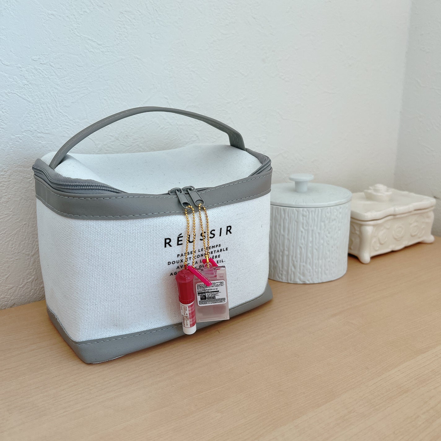 なーな♡フォロバ100 on LIPS 「⁑ネイル収納ポーチも中の仕切りに使っているプラケースもダイソー..」(1枚目)