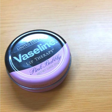 @Vaseline  Lip THE RAPY

Vaselineのピンクバージョン💗
オレンジのような匂いがします🧡
↑苦手な人いないと思う

ピンク色なのですが、塗ると普通のVaselineと変わり