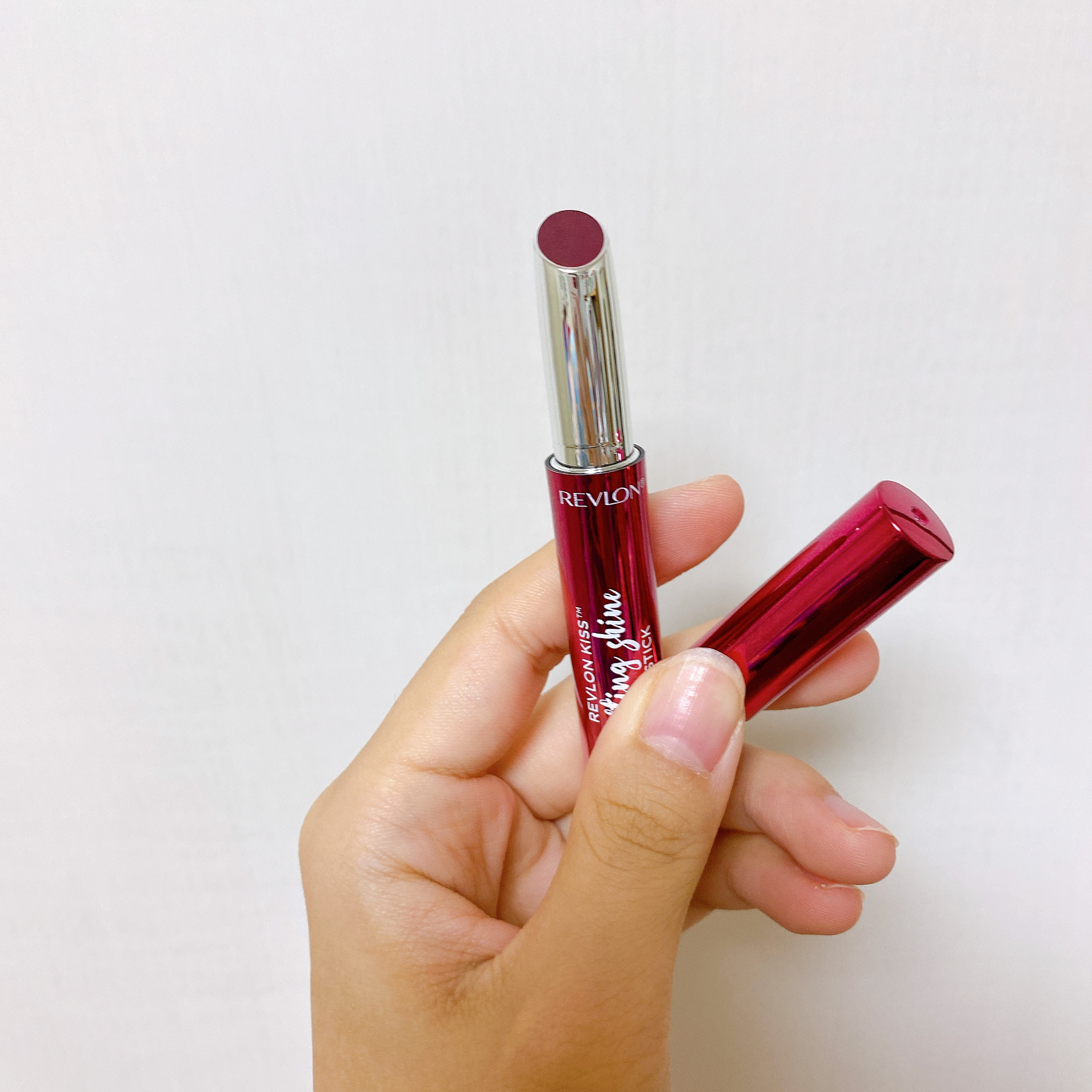 REVLON キス メルティング シャイン リップスティックのクチコミ「\REVLON キス メルティング シャイン リップスティック/

002　ヌード グレア

.....」（1枚目）