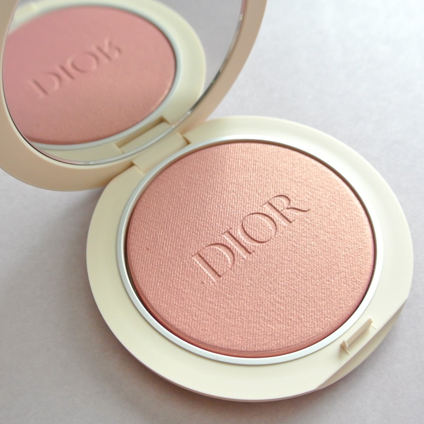 ディオールスキン フォーエヴァー クチュール ルミナイザー/Dior/プレストパウダーを使ったクチコミ(2枚目)