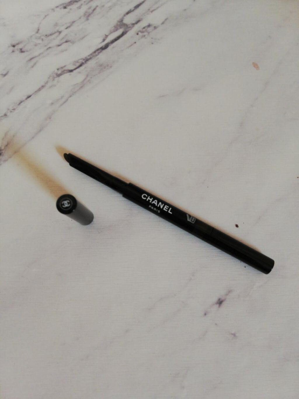 CHANEL スティロ スルスィル ウォータープルーフのクチコミ「CHANEL
スティロ スルスィル ウォータープルーフ
810　ブラン プロフォン
アイブロウ.....」（2枚目）