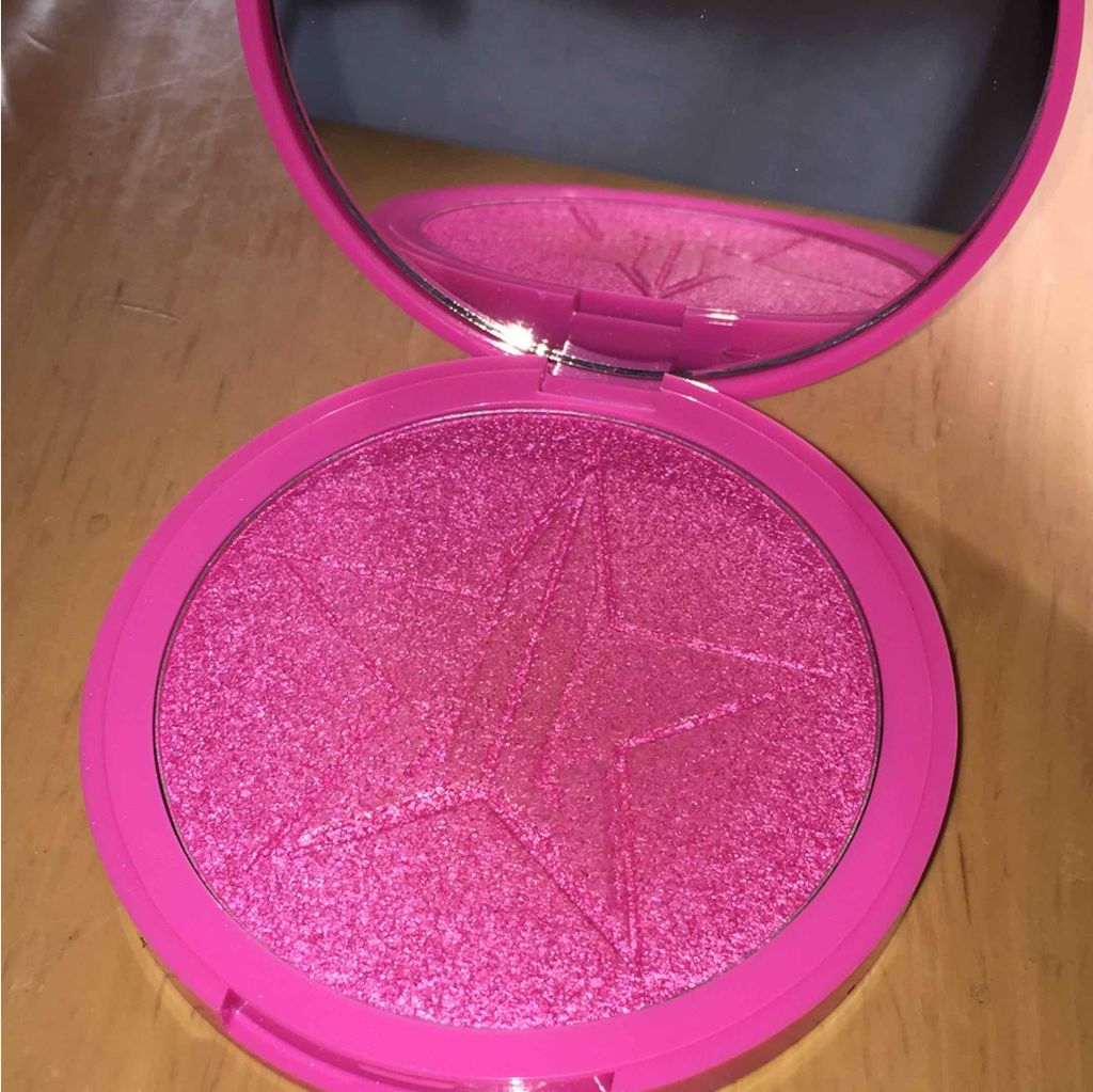 Jeffree star supreme frost/Jeffree Star Cosmetics/パウダーハイライトを使ったクチコミ（1枚目）