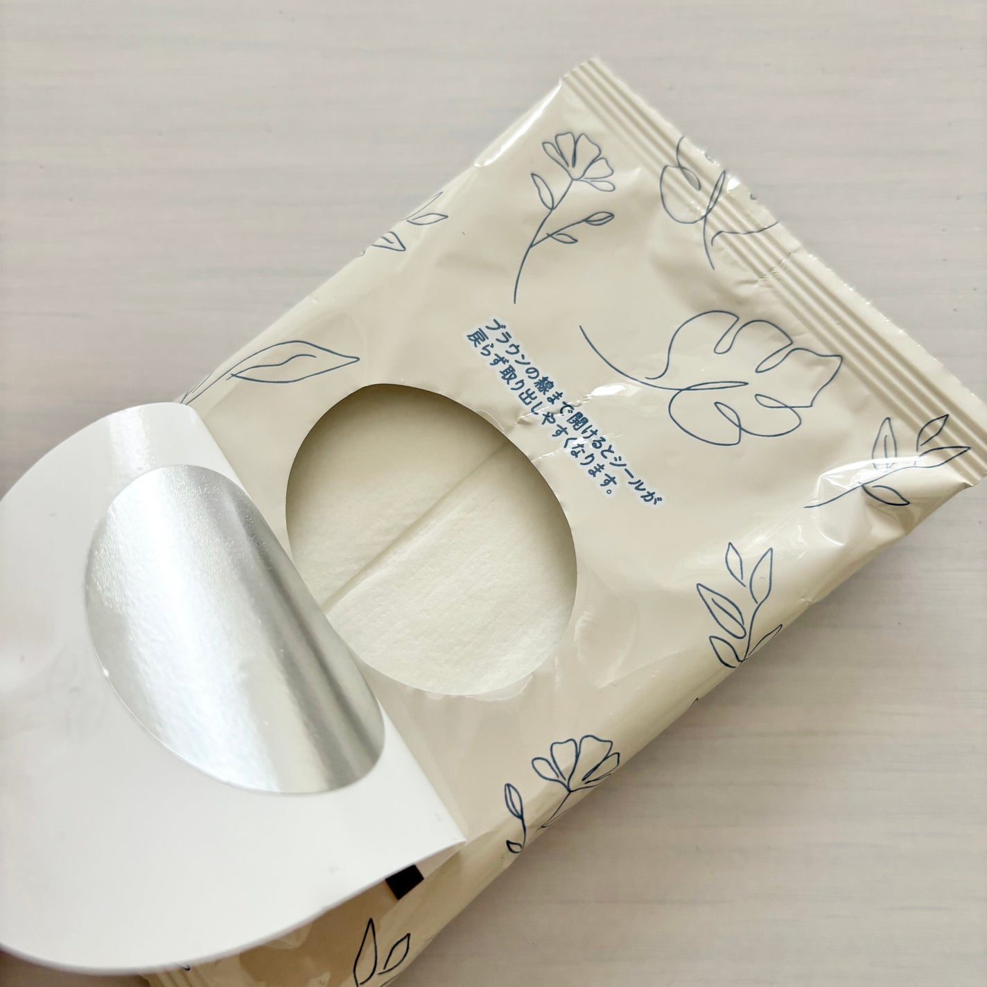 ソフィ デリケートウェットシート 無香料/ソフィ/デリケートゾーンケアを使ったクチコミ(2枚目)