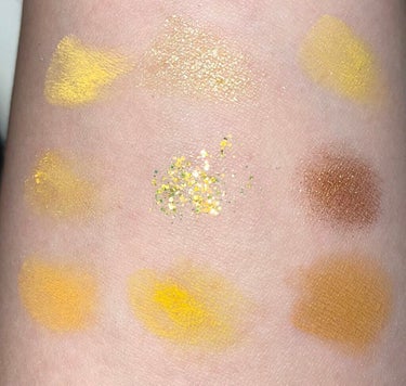 ColourPop UH-HUH Honeyのクチコミ「🟡ColourPop
UH-HUH Honey🐝

黄色とゴールドで構成されたパレット🎨
日本.....」（2枚目）