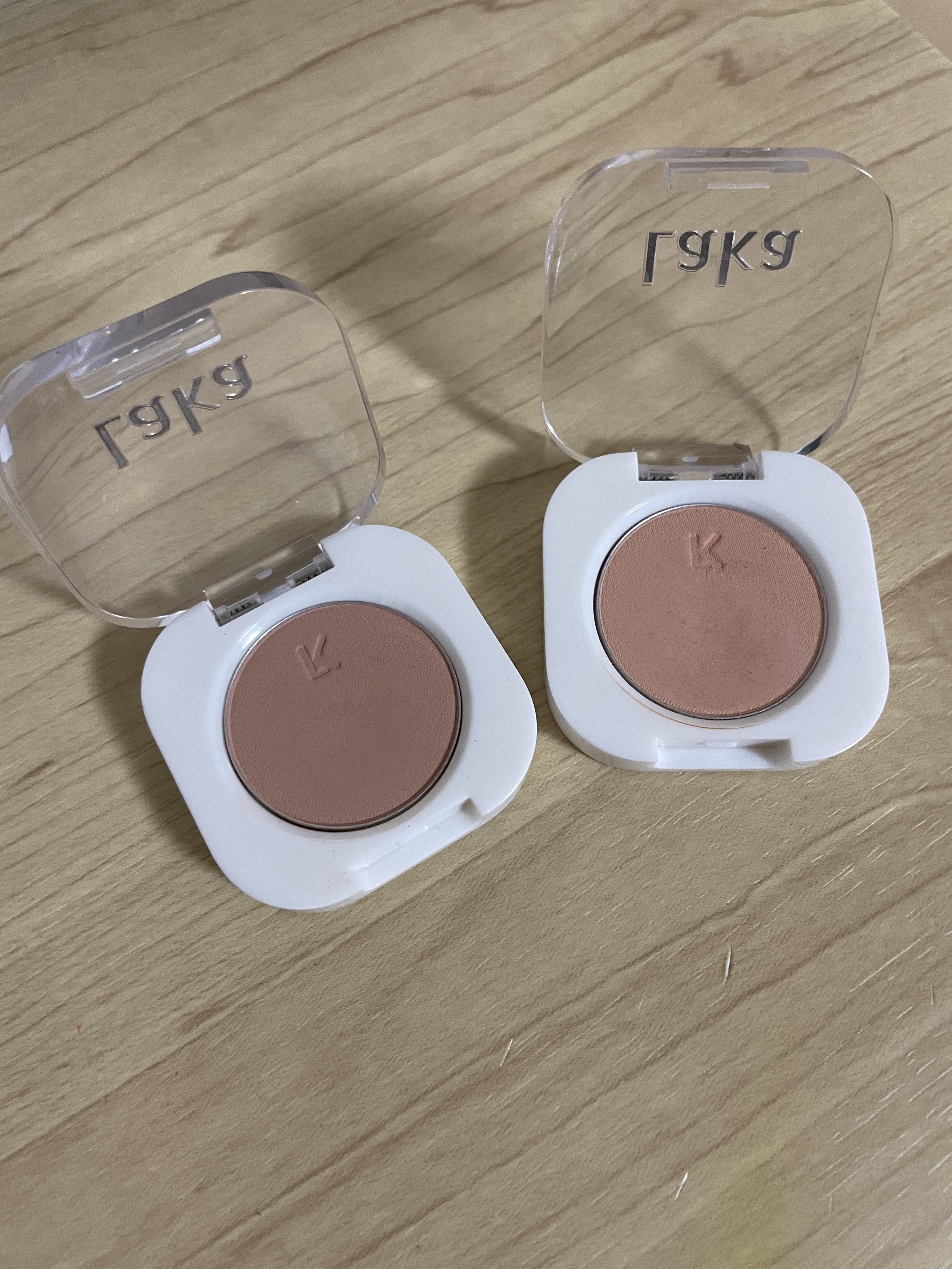 モノアイシャドウ 911 テラピーチ/Laka/単色アイシャドウを使ったクチコミ（2枚目）