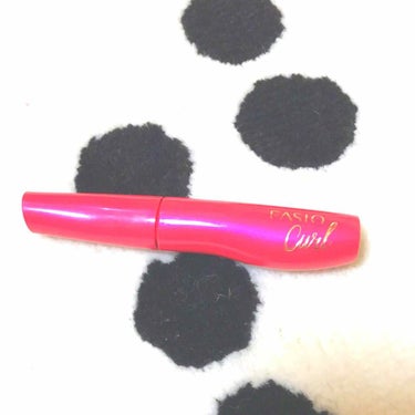 ファシオ ワンダーカール マスカラ BK 001 
￥1200+tax
見た目がピンクで可愛くて短いので持ち運びに便利です👍✨
ブラシの部分が細めなので下まつげに塗りやすく自然にカールしてくれるので下ま
