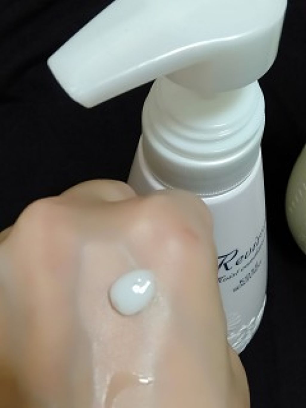 リヴァーシア モイストコンディショナーＮのクチコミ「白くて緩いテクスチャー。　フレッシュフローラルのほのかに甘く華やかな香り。

なめらかに洗.....」（2枚目）