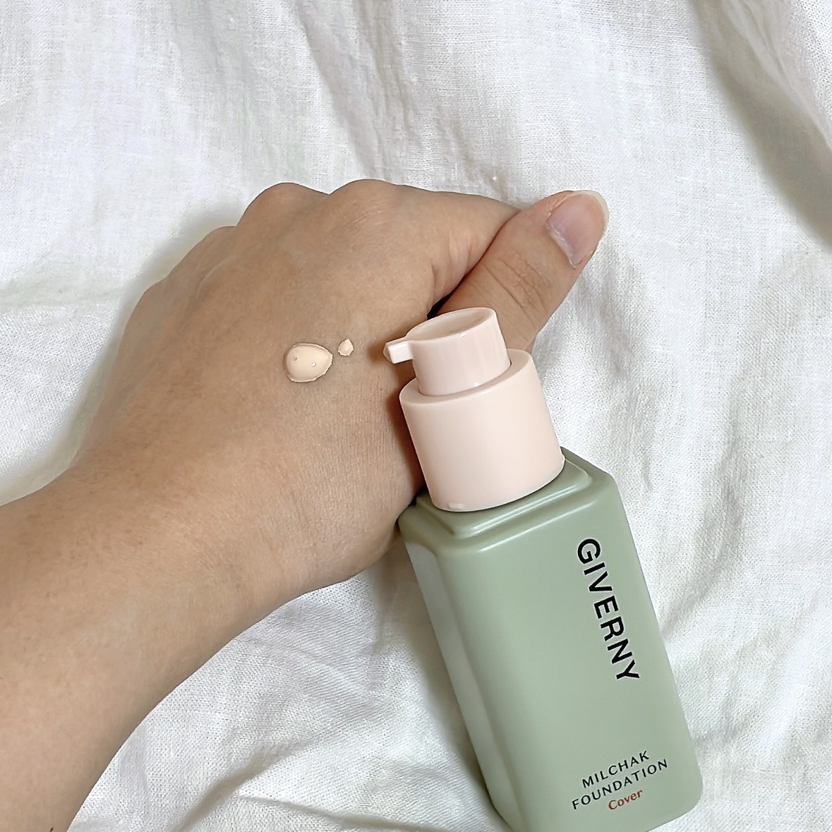 ジヴェルニー 密着カバーファンデーション 22NW ナチュラルベージュ/GIVERNY/リキッドファンデーションを使ったクチコミ（2枚目）