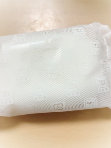 皮膚科医推奨！牛乳石鹸✨

久しぶりに洗顔用の石鹸を牛乳石鹸(赤箱)にしてみました。

懐かしくて、落ち着く良い香り。

泡立ちも泡切れも良く、洗い上がりさっぱり✨

最近脂性肌寄りで大人ニキビが気になるので、この石鹸でお肌のケアをしたいと思います。


  #気分UPコスメ の画像 その1