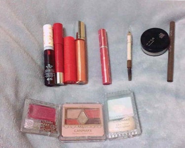 ポーチの中身紹介  〜荷物少なめVer.〜
What in my makeup porch♪♪
※かなり長いです。
荷物が多い時は写真3枚目のポーチがパンパンになるまで入れていますw

では、スタート💓