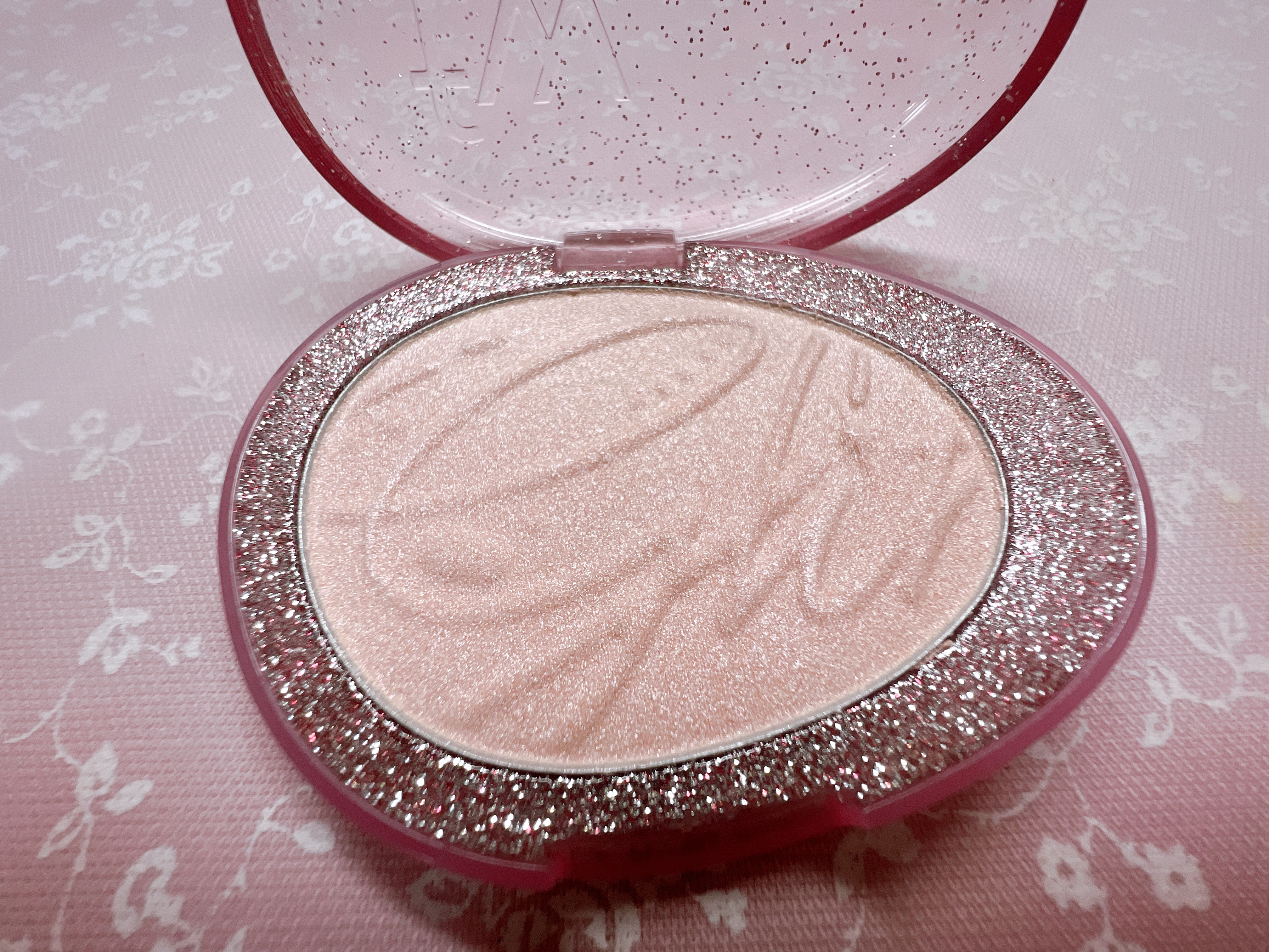 フィー グリッツストーンハイライター/fwee/パウダーハイライトを使ったクチコミ（2枚目）