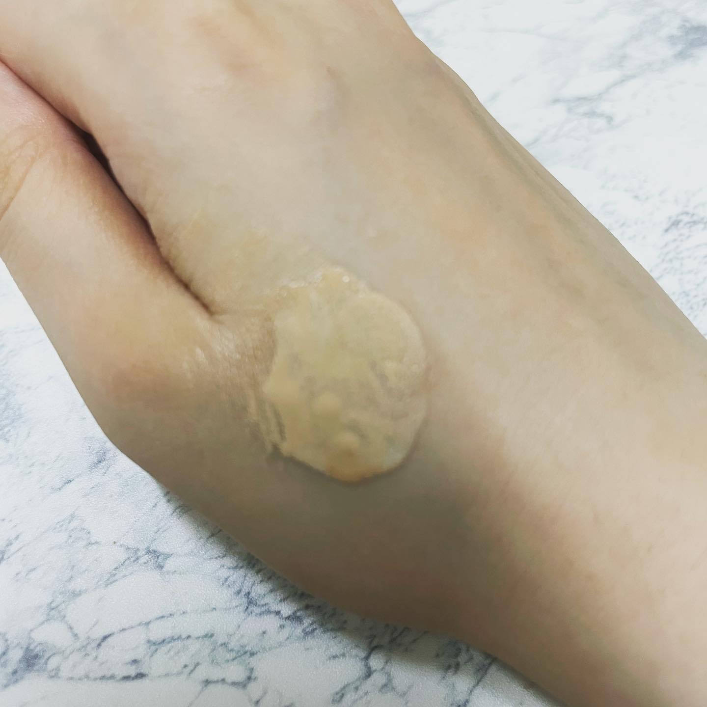 インテンシブ セラム ラディアンス プライマー/BOBBI BROWN/化粧下地を使ったクチコミ（3枚目）