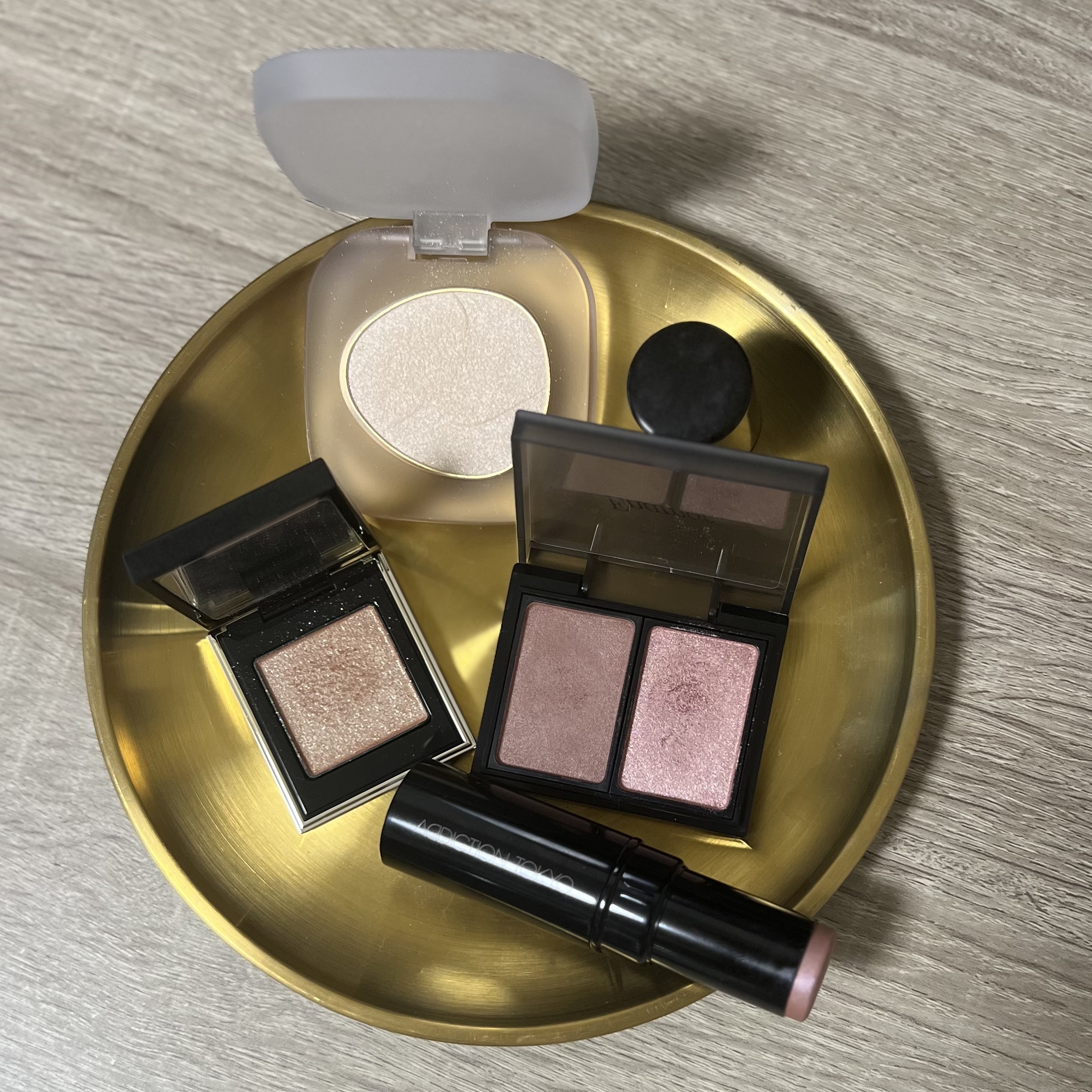 ザ グロウ スティック パールタイプ 104P Sober Rose/ADDICTION/スティックハイライトを使ったクチコミ（1枚目）