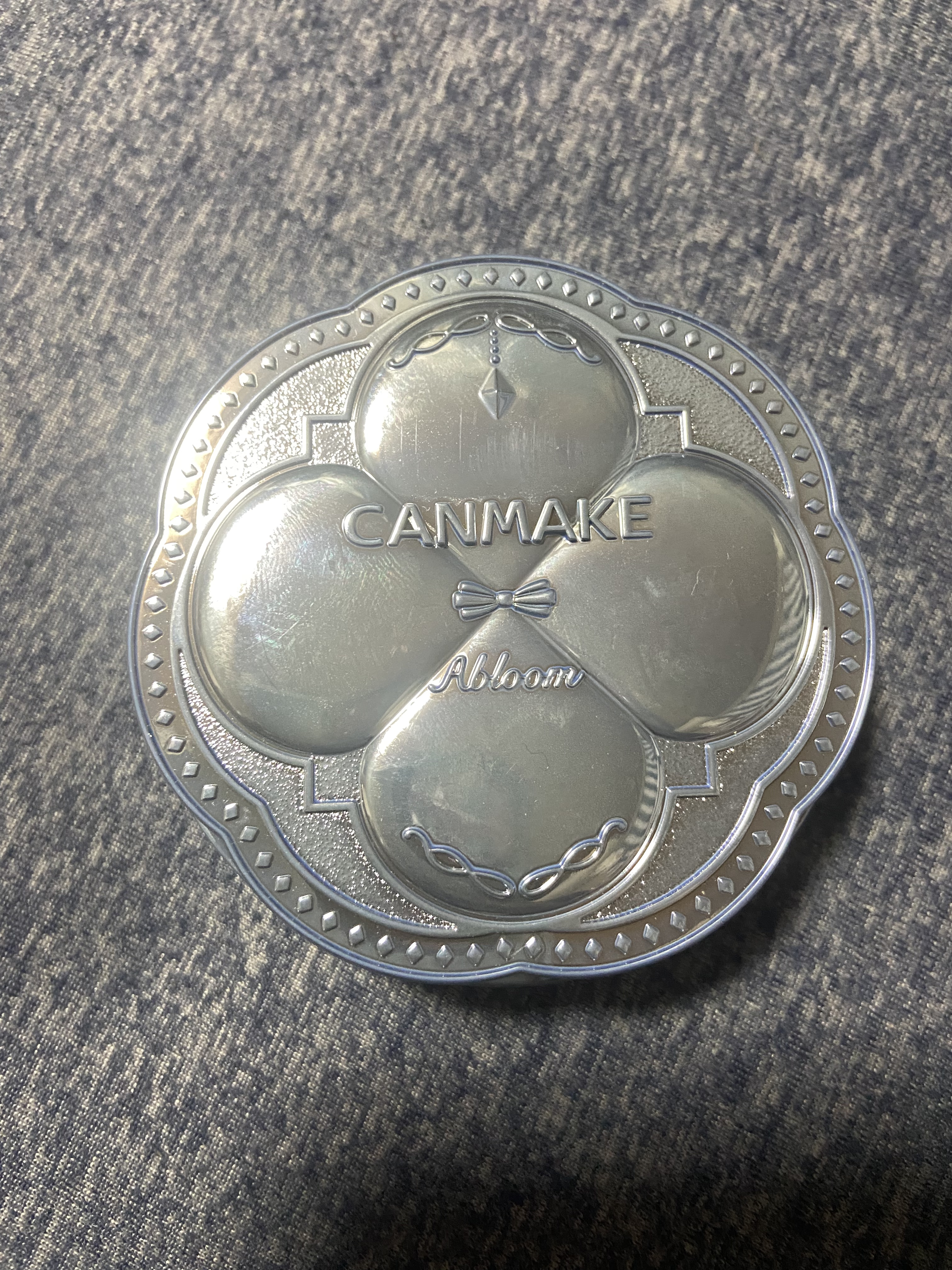 イルミネイティングフィニッシュパウダー　～Abloom～/キャンメイク/プレストパウダーを使ったクチコミ（1枚目）