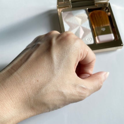 クレ・ド・ポー ボーテ レオスールデクラ 103 Wonder-full Radiance【数量限定】/クレ・ド・ポー ボーテ/パウダーハイライトを使ったクチコミ(3枚目)