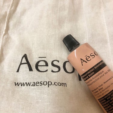 ❤︎Aesop レスレクション ハンドバーム

可愛い子が持ってるものは即マネするのがマイルールの私( ◜ᴗ◝)
学校のすんごく可愛いお友達にお試し&お勧めしてもらって、その日のうちに購入しました❤︎
