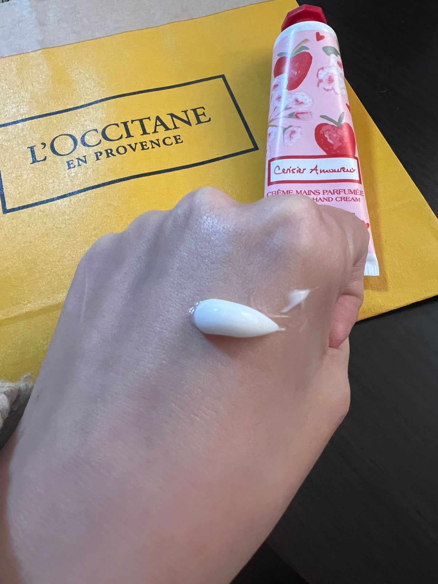 チェリーストロベリー ハンドクリーム /L'OCCITANE/ハンドクリームを使ったクチコミ(2枚目)