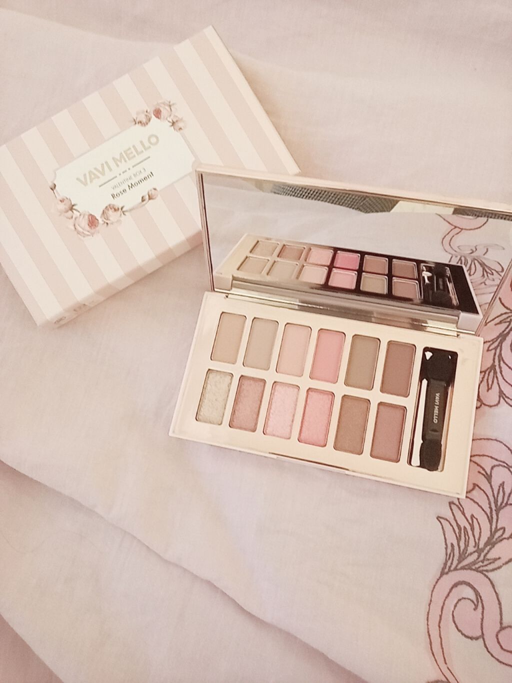 バレンタインボックス3ローズモーメント/VAVI MELLO/アイシャドウパレットを使ったクチコミ（1枚目）