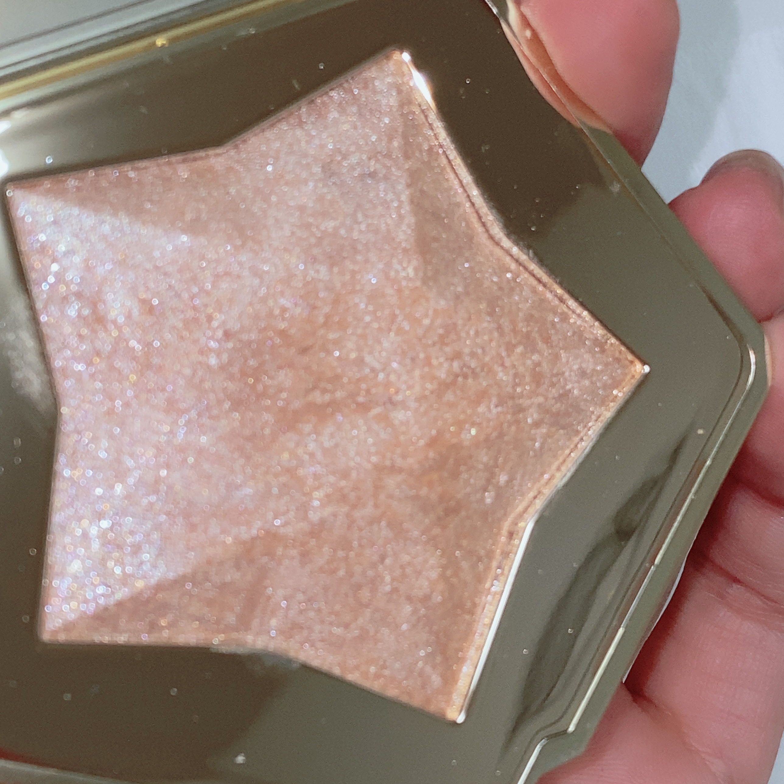 スターダストダイヤモンドハイライトパウダー 02 ライトシャンパン/PERFECT DIARY/パウダーハイライトを使ったクチコミ（1枚目）