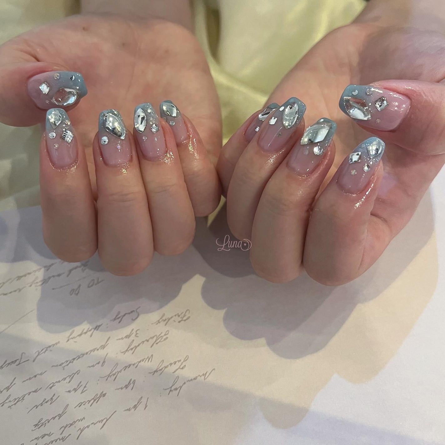 Iuna. Mizuki on LIPS 「.Gradation🩵💞#nail#nailstagram#g..」(2枚目)