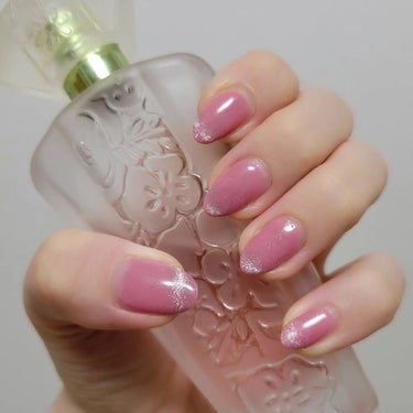 RAFUL ラフル マグネットトップコートのクチコミ「Self Gel Nails💅✨
キラキラフレンチネイル💗

マグネットネイルのラメを指先に集.....」（1枚目）