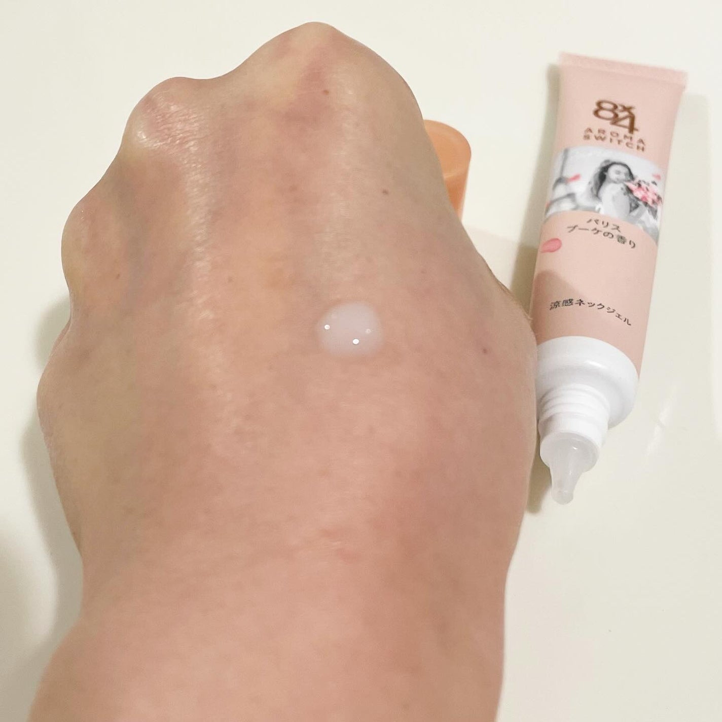 8x4 アロマスイッチ 涼感ネックジェル パリスブーケの香り/8x4/デオドラント・制汗剤を使ったクチコミ(3枚目)