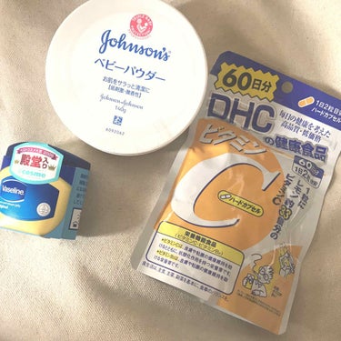 冬休み最後の購入品！☃
ナフコで購入しました。


＊ヴァセリン ￥250

最近唇の乾燥がすごいんです、、(；▽；)
朝起きたら唇の内側？が特にカサカサで皮むけてて、リップ塗ってもその皮に色づく見たい