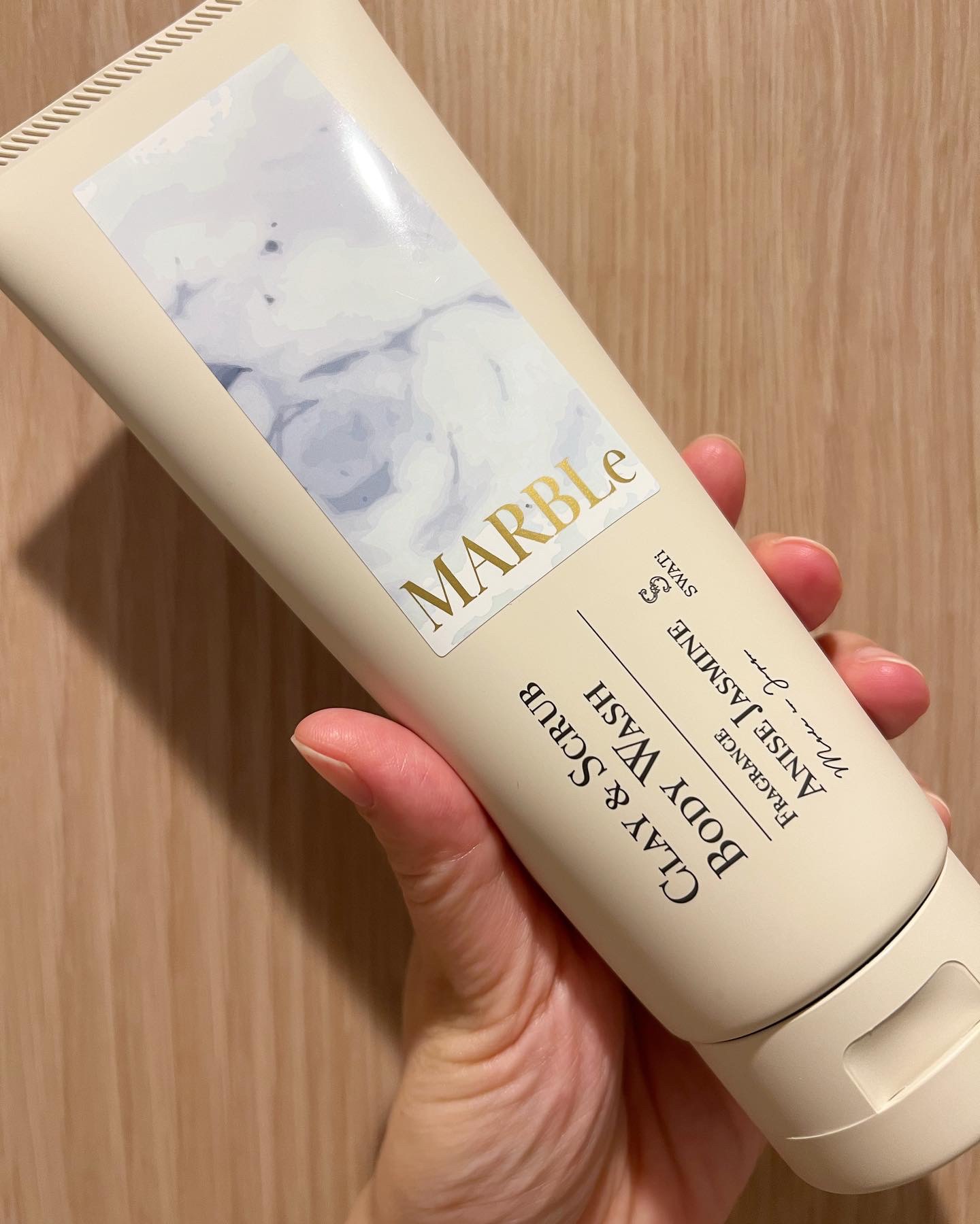 CLAY ＆ SCRUB BODY WASH/SWATi MARBLe/ボディスクラブを使ったクチコミ（1枚目）
