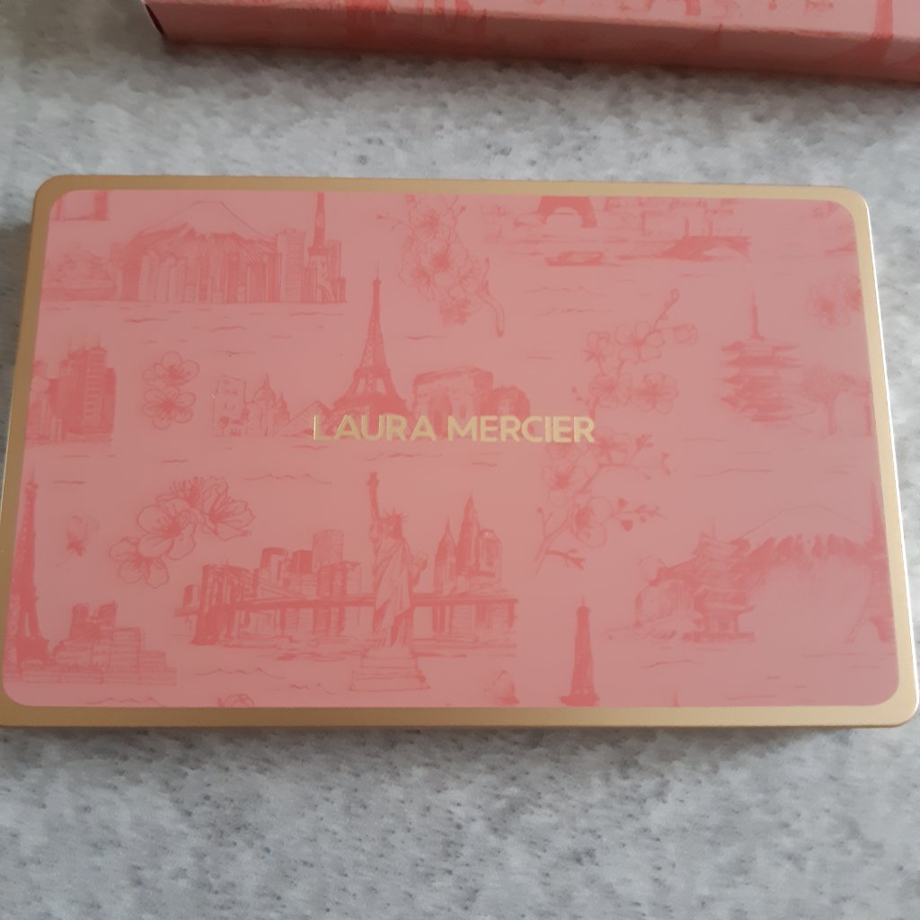 フローレス ルミエール ラディアンス パーフェクティング トーンアップ クッション LIGHT ROSE/ローラ メルシエ/クッションファンデーションを使ったクチコミ（2枚目）