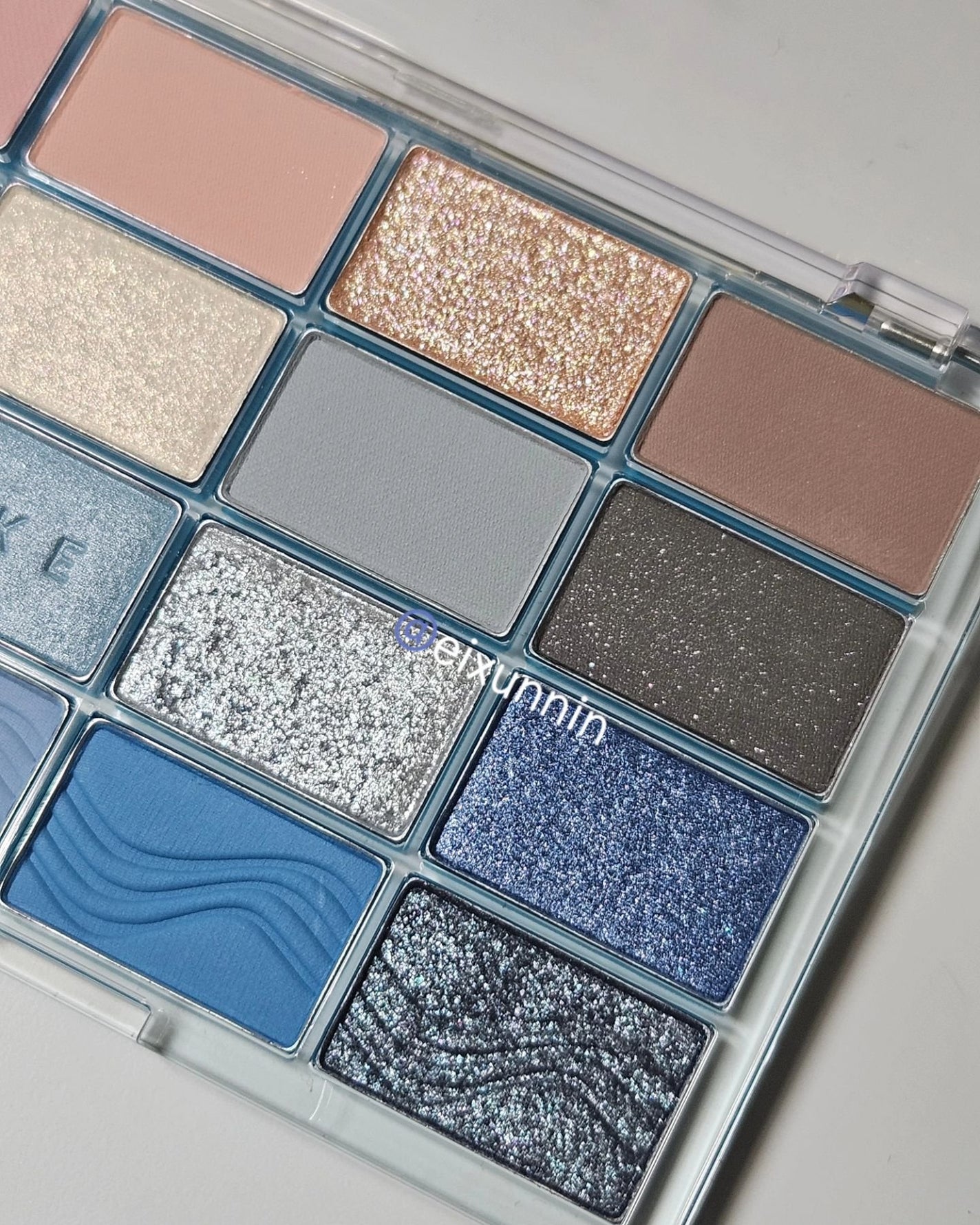 ソフトブラーリングアイパレット/wakemake/アイシャドウパレットを使ったクチコミ(2枚目)