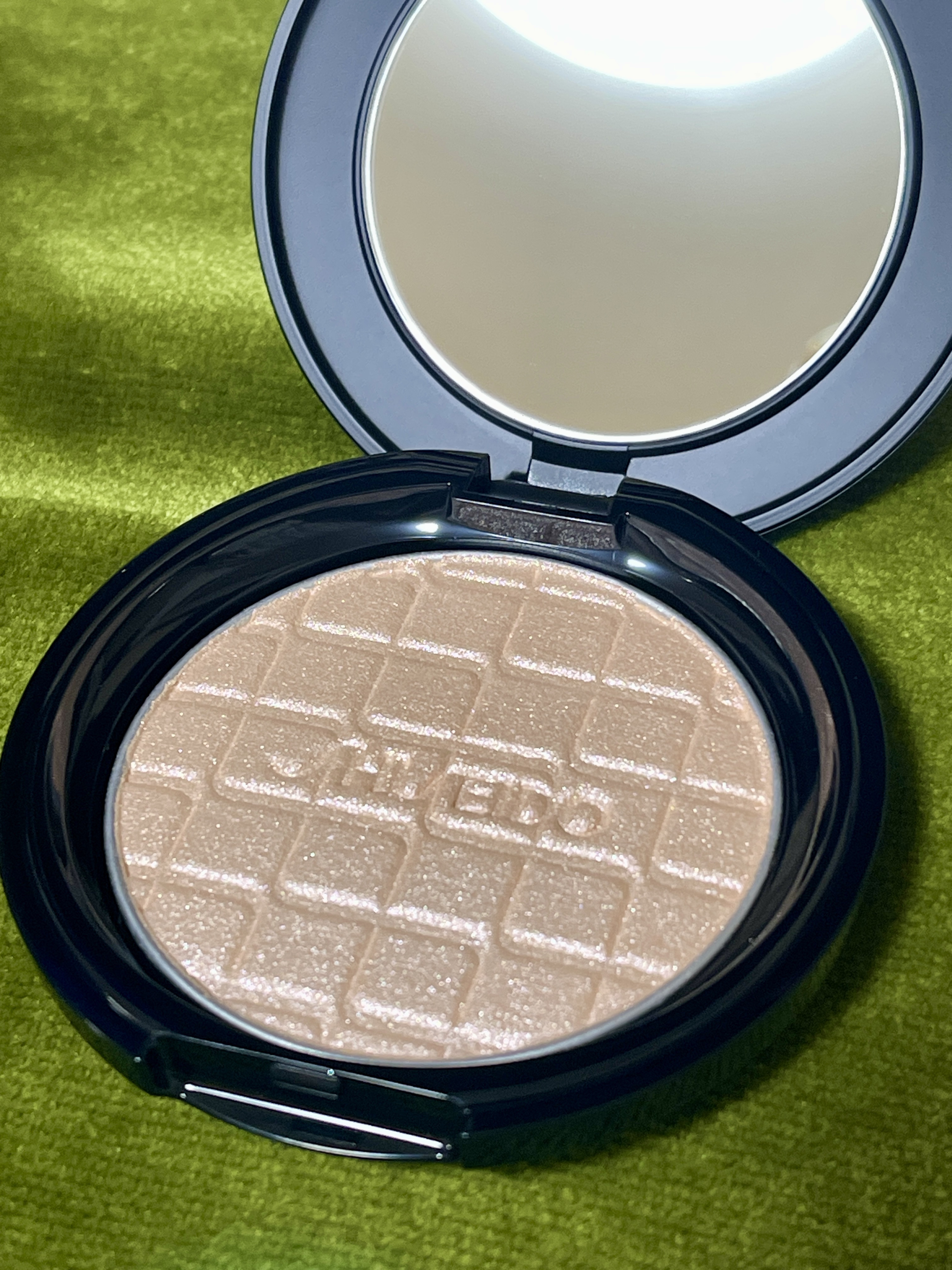 オーラデュウ プリズム イルミネーター/SHISEIDOザ・メーキャップ/プレストパウダーを使ったクチコミ（1枚目）