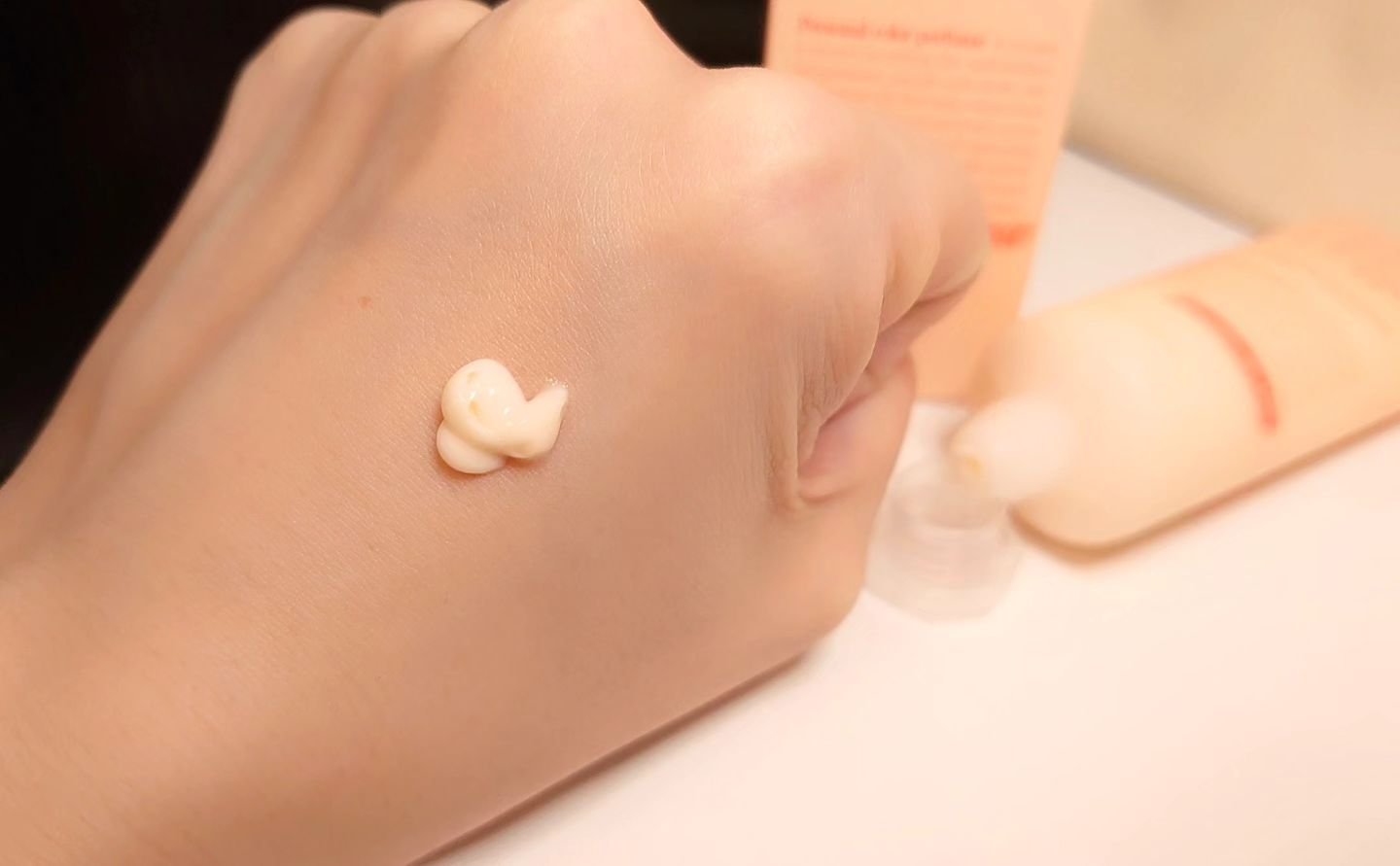 カラーフィットハンドクリーム バーントバニラ〈バニラウッドの香り〉/ロダレット/ハンドクリームを使ったクチコミ（3枚目）