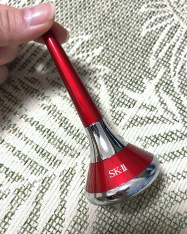 SK-IIの赤シリーズの浸透を良くする美顔器です。

名前がわからず非売品のポーチとして出しました。すみまてん。

こちらは通常のスキンケアの段階のセラムと美容乳液を付ける際に使います。
セラムは赤の美