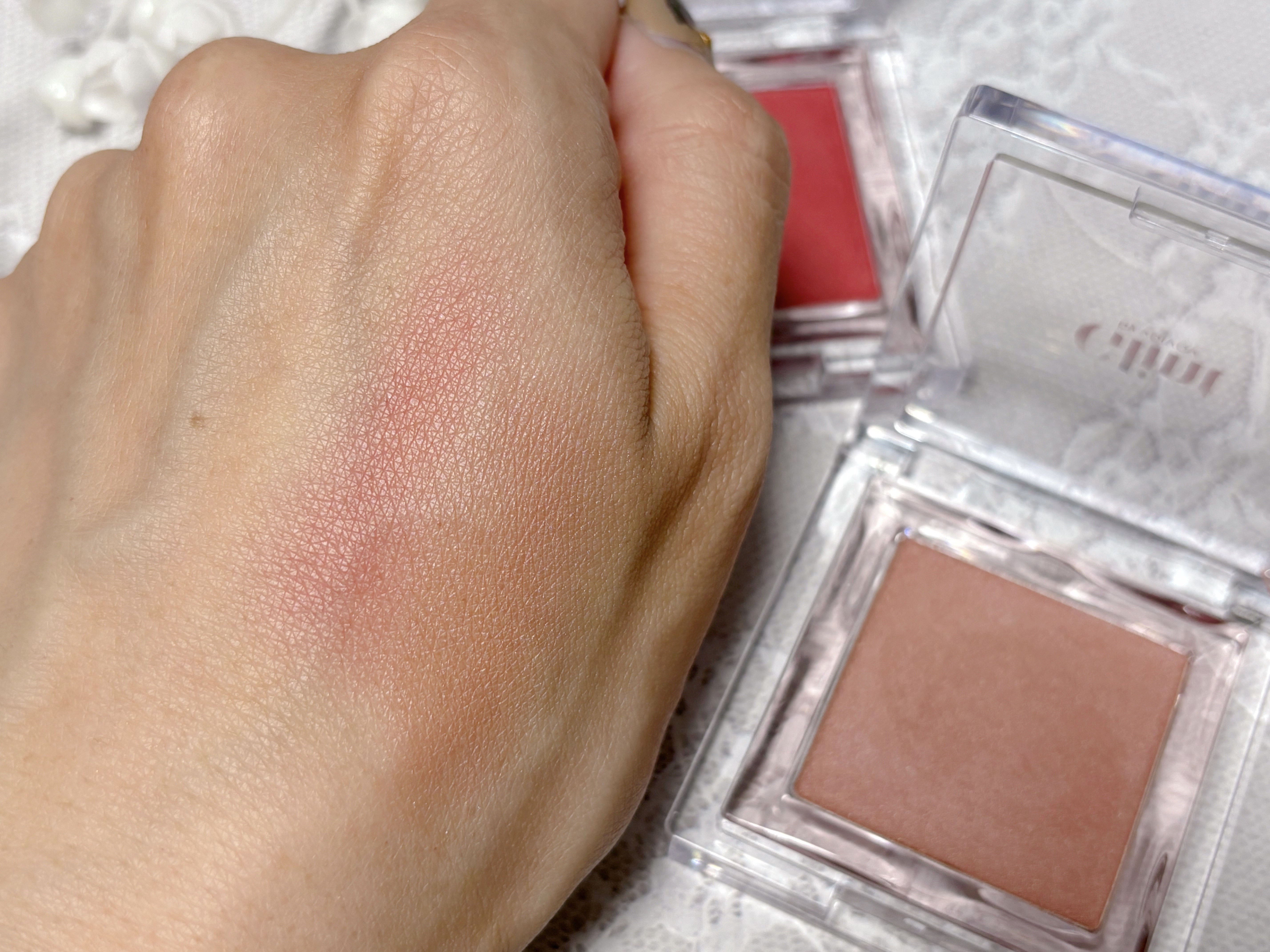 ベイクドブラッシュ #05 Strawberry Smoke/Glint/パウダーチークを使ったクチコミ（3枚目）