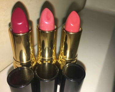 REVLON SUPER LUSTROUS LIPSTICK 
手前から
046 Bombshell Red
ちょっと濃いかなと思ったんですがティッシュオフしたらすごく綺麗な色でした！！少し深い色で秋に