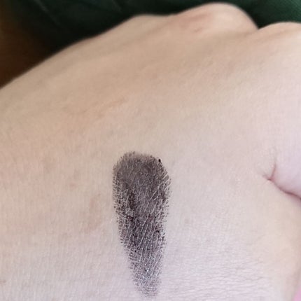 ANNA SUI リップ ルージュ Vのクチコミ「真っ黒リップです
なにに使うんだ🤔ってかんじですが、
ふつうの口紅を塗ったあとに
この黒リッ.....」(3枚目)