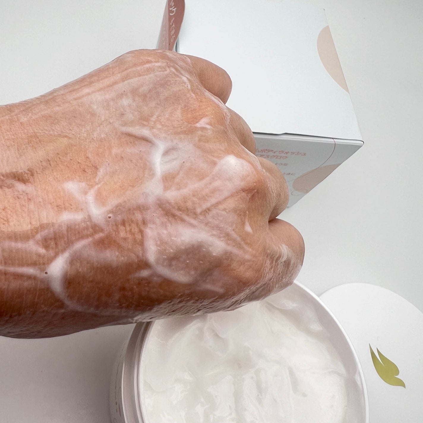 ミスクレオ on LIPS 「新発売のダヴ クリームボディウォッシュ ジョイアスグロウ使って..」(5枚目)