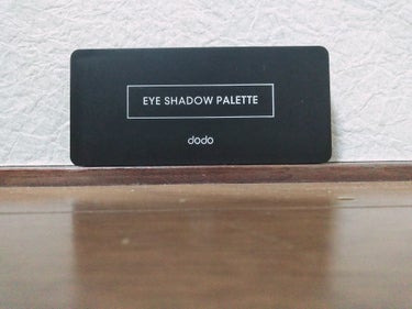 dodo   EYE SHADOW PALETTE




もうすぐクリスマスですね♬🎄
またまた投稿させてもらいました！(*^^*)
今回紹介するのは
前投稿したトニモリのティントと一緒に買った
do