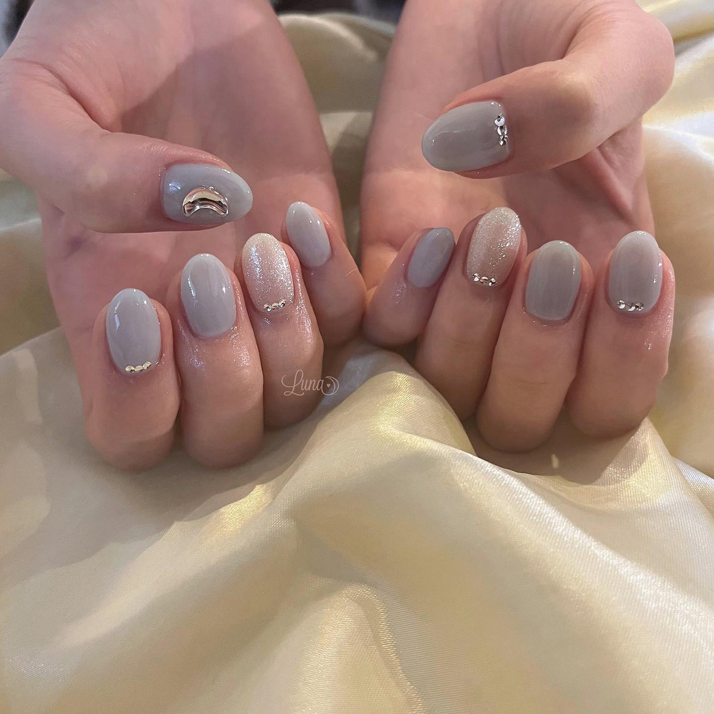 Iuna. Mizuki on LIPS 「.blue🌙#nail#nailstagram#gelnail..」(1枚目)