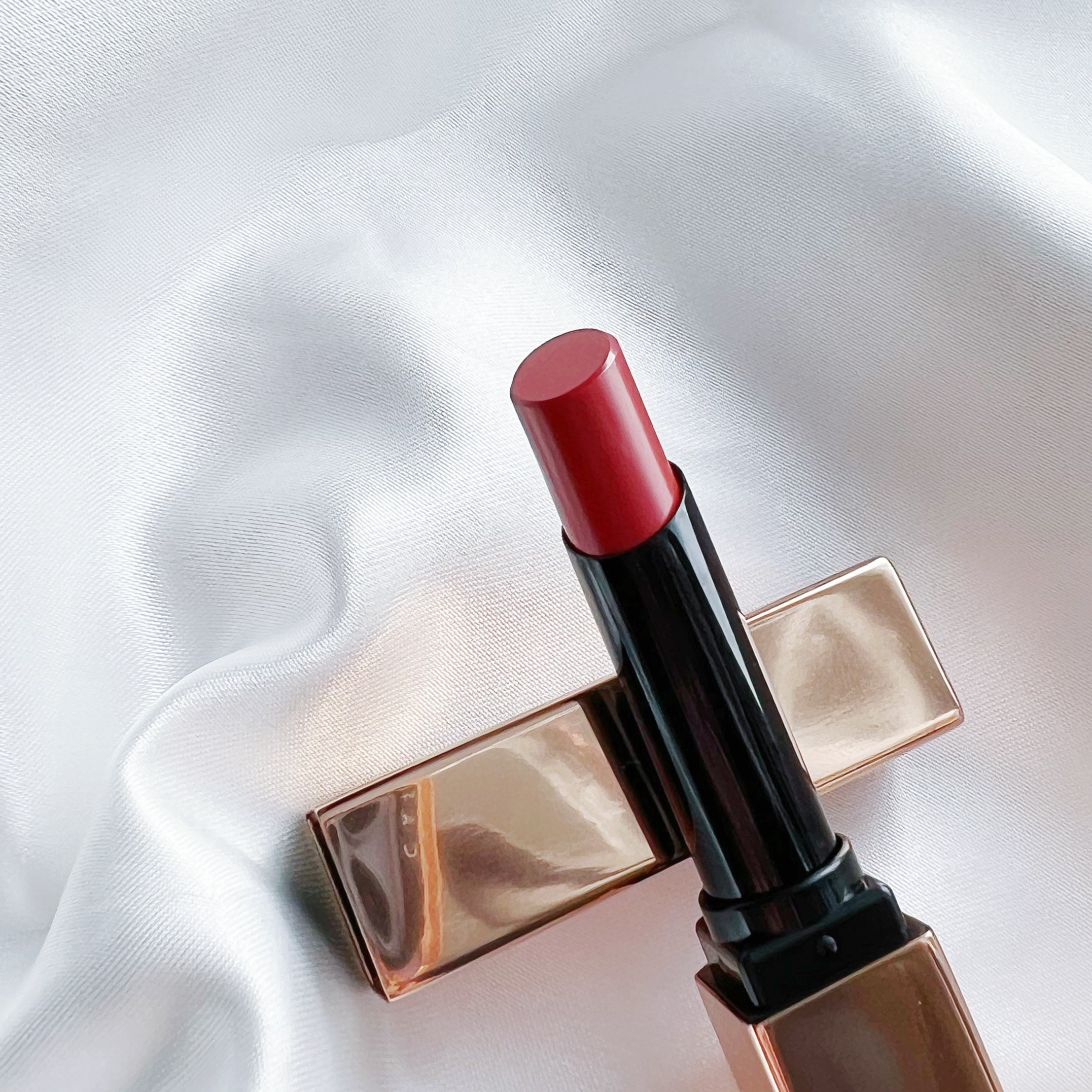 アフターグロー　センシュアルシャイン　リップスティック 223 IDOLIZED/NARS/口紅を使ったクチコミ（3枚目）