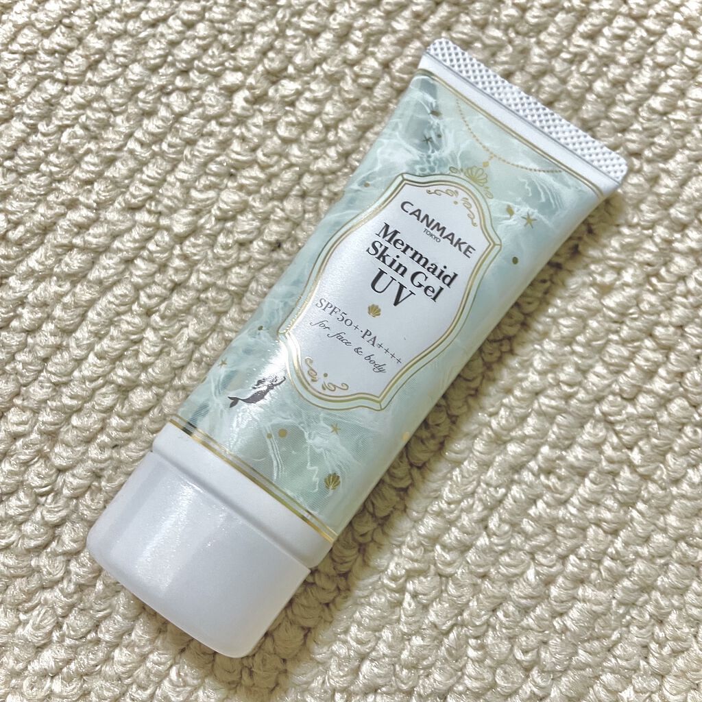 キャンメイク
マーメイドスキンジェルUV C01 CICAミント(限定色)

770円(税込)

緑色で、赤みの補正をしてくれます。
CICA成分(ツボクサエキス)配合で、肌を鎮静する効果があります。

するすると伸びの良いジェルで、さらさ