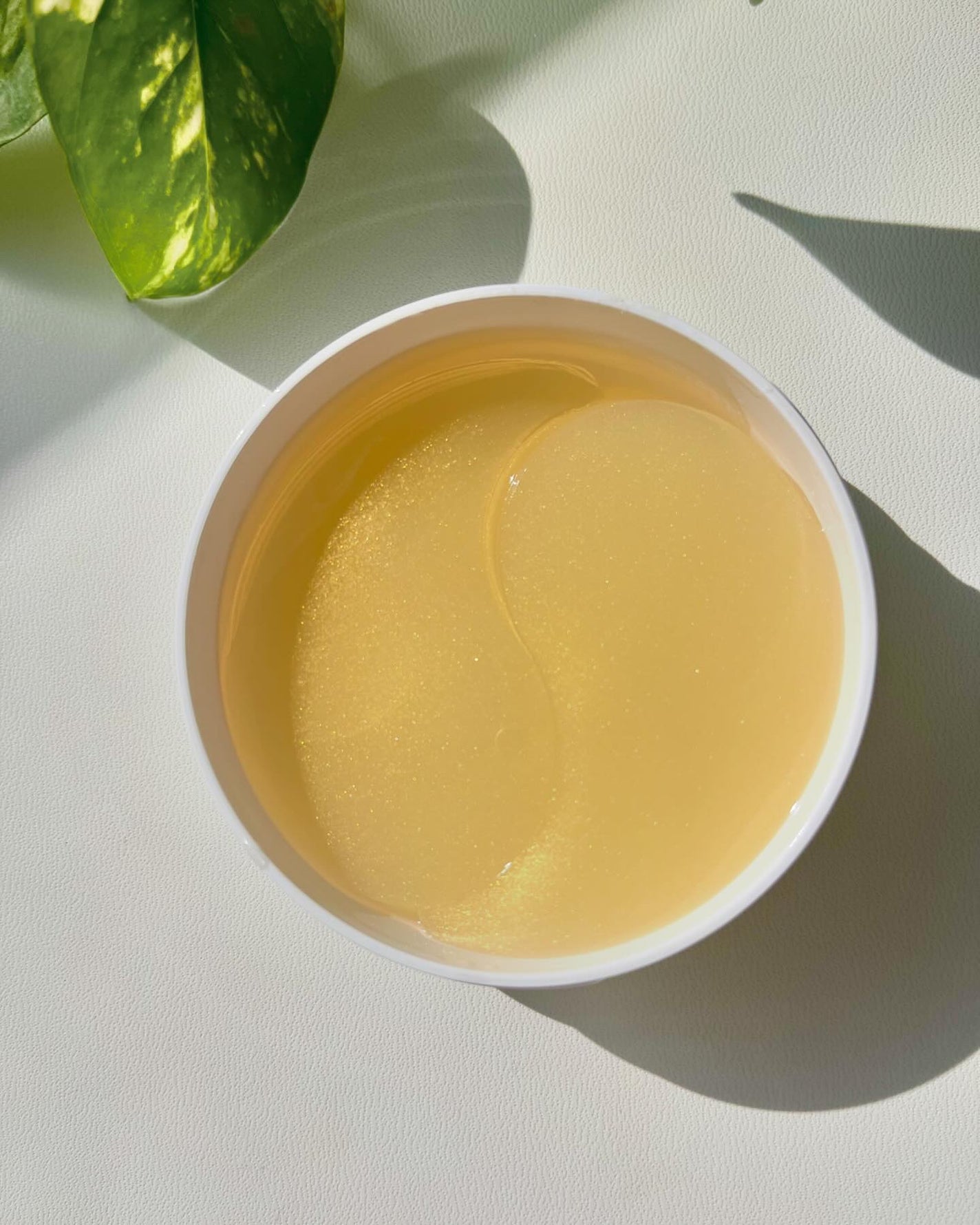 シャンティ on LIPS 「\コラーゲンでハリのある目元へ/\ぷるぷるアイマスク/@kok..」(2枚目)