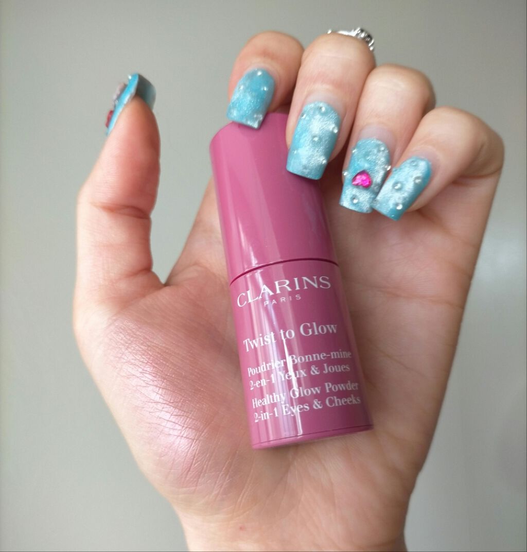 ツイスト＆グロー パウダースティック/CLARINS/単色アイシャドウを使ったクチコミ（1枚目）