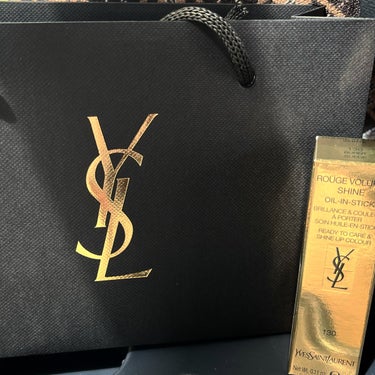 YVES SAINT LAURENT BEAUTE ルージュ ヴォリュプテ シャインのクチコミ「とろける色艶を叶える💋꒦꒷
YSLと言えばルージュ ヴォリュプテ シャイン
パケから可愛すぎて.....」（3枚目）