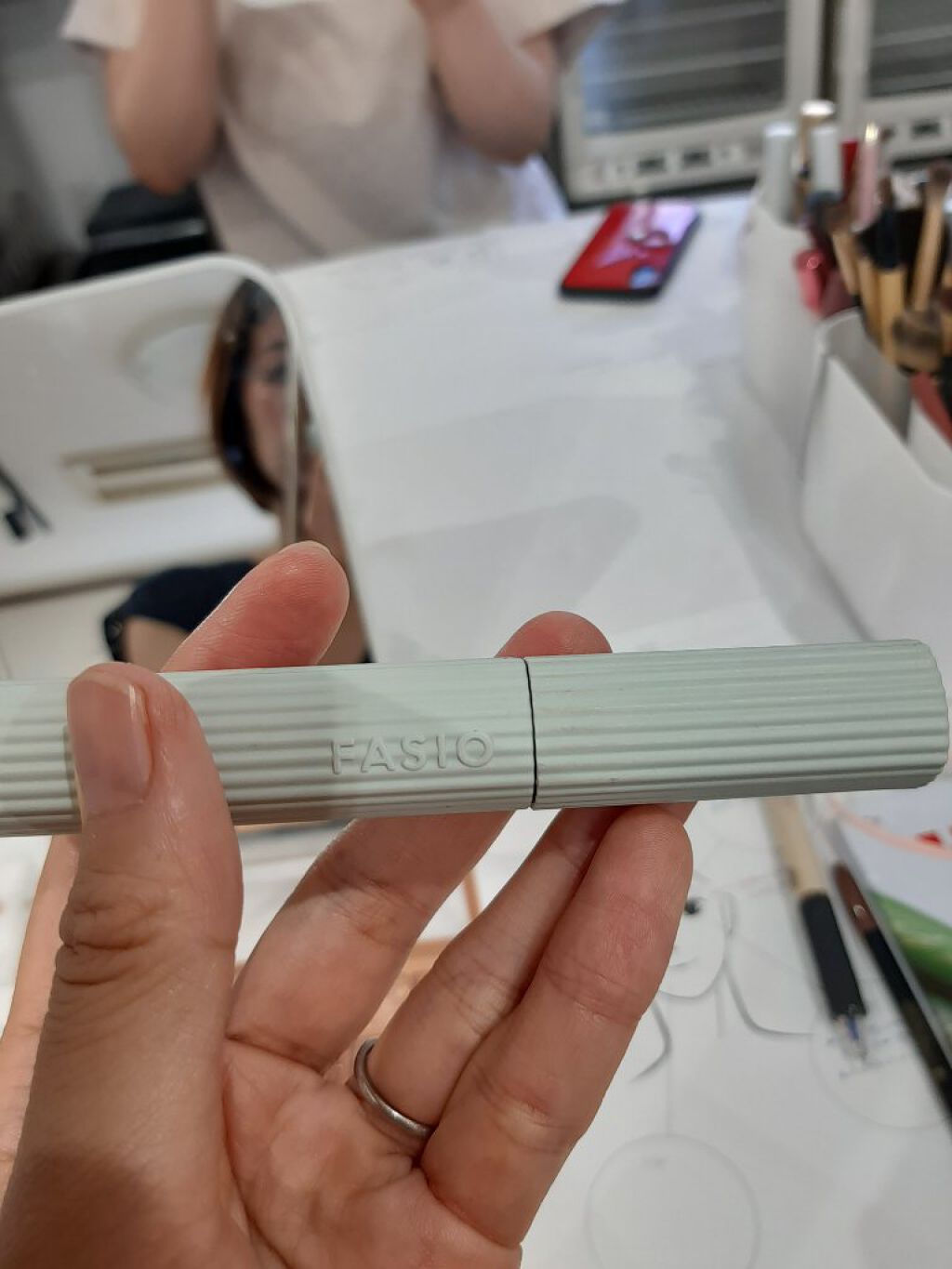 Aya on LIPS 「マスカラ下地めっちゃふさふさになる!あるとないとじゃ印象変わる..」(1枚目)